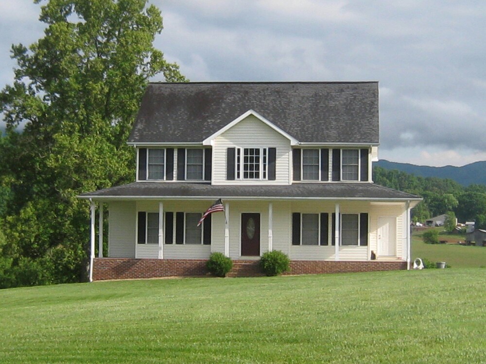 Riverfront home on South Holston River Perfect for Fishing, Hiking, Relaxing