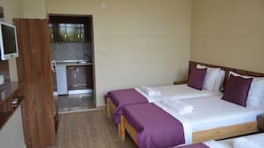 Premium bedding, desk, free WiFi