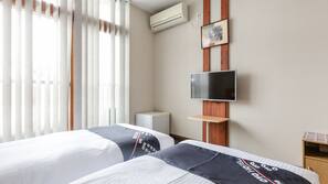 In-room safe, iron/ironing board, free WiFi, linens