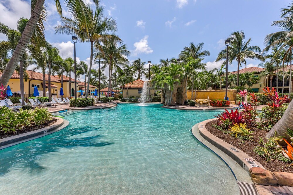 Luxury 4 Star Downtown Naples Bay Resort Spa Cottage Walk To