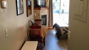 1 chambre, fer et planche à repasser, lits bébé, accès Internet