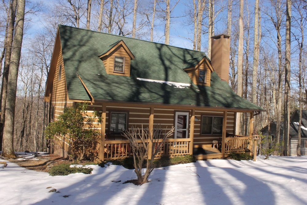 Upgraded Blowing Rock Log Cabin near ASU, Skiing & Tweetsie Railroad Watauga County Vrbo