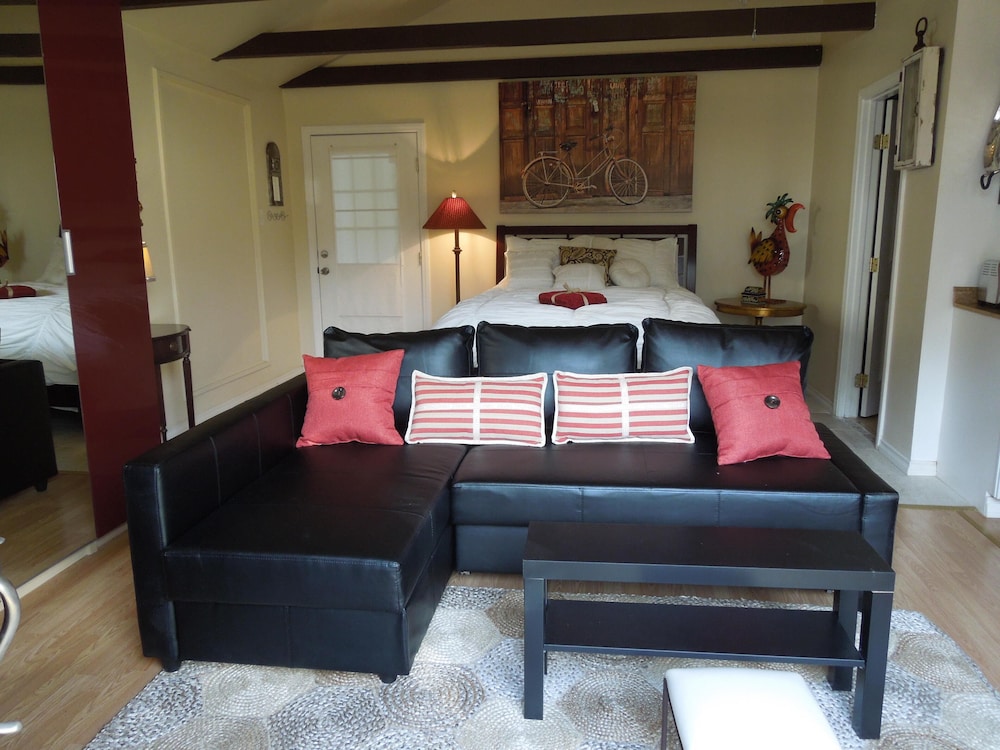 Cozy Vibrant Studio Apartment Mile Away From Por Venice Beach Cozy Vibrant Studio Apartment Mile Away From Por Venice Beach 0 Out Of 5 Featured Image
