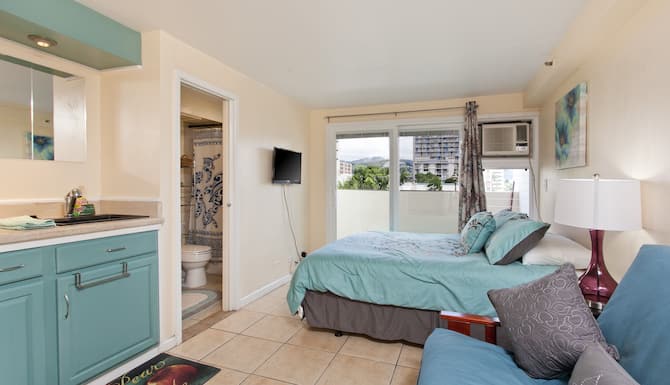 Studio Unit With Full Bathroom Closet For Storage And Kitchenette In Honolulu Hi Expedia