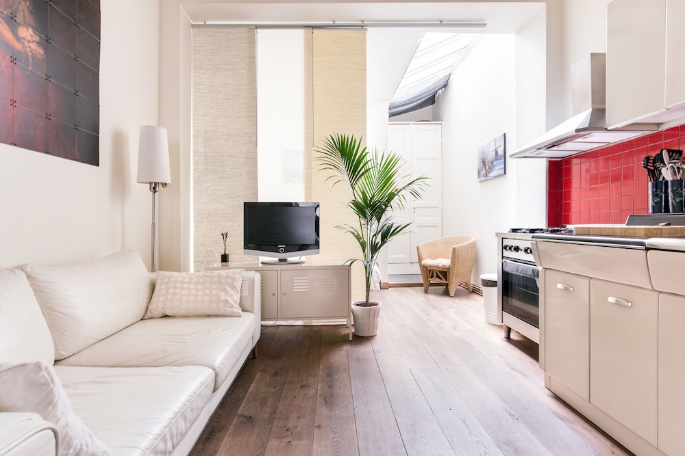 Street Level Studio Apartment in Amsterdam City Centre. Amsterdam Vrbo