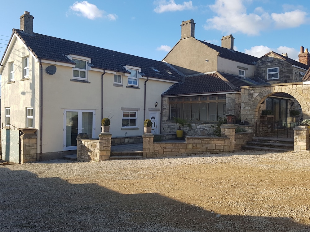 The Annexe Southover House Nr Bath Bristol 2018 Hotel Prices Featured Image Guestroom Bathroom
