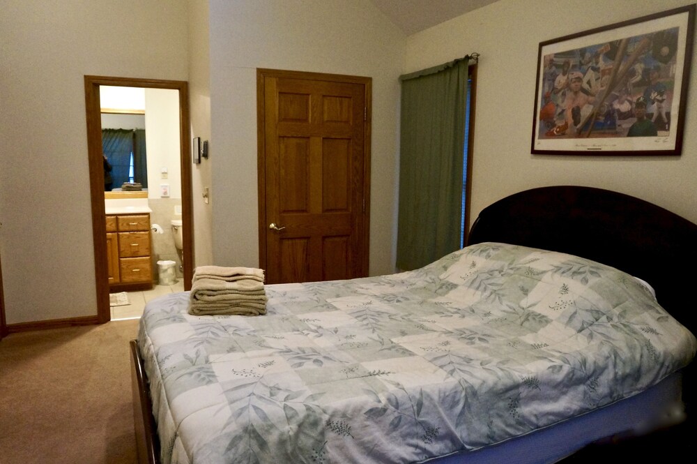 Luxurious Lakefront Living With Amenities close to Cooperstown Town