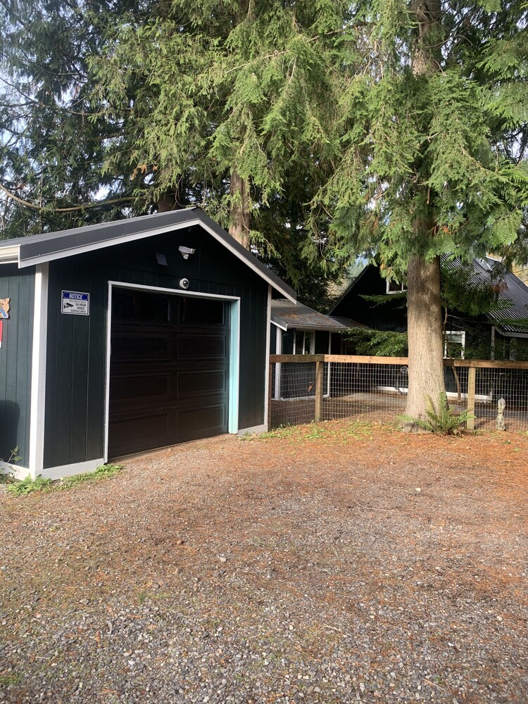 Romantic 5 star Skykomish river front home in Gold Bar Best Rates