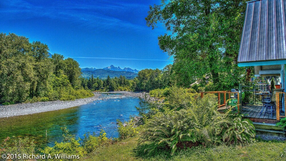 Romantic 5 star Skykomish river front home in Gold Bar Best Rates