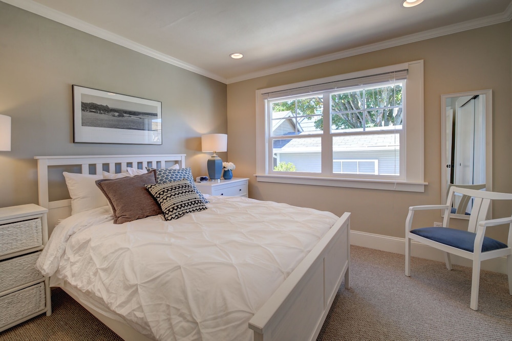 City Haven Ii Blocks From Zoo Downtown Bus Restaurants W Featured Image Guestroom