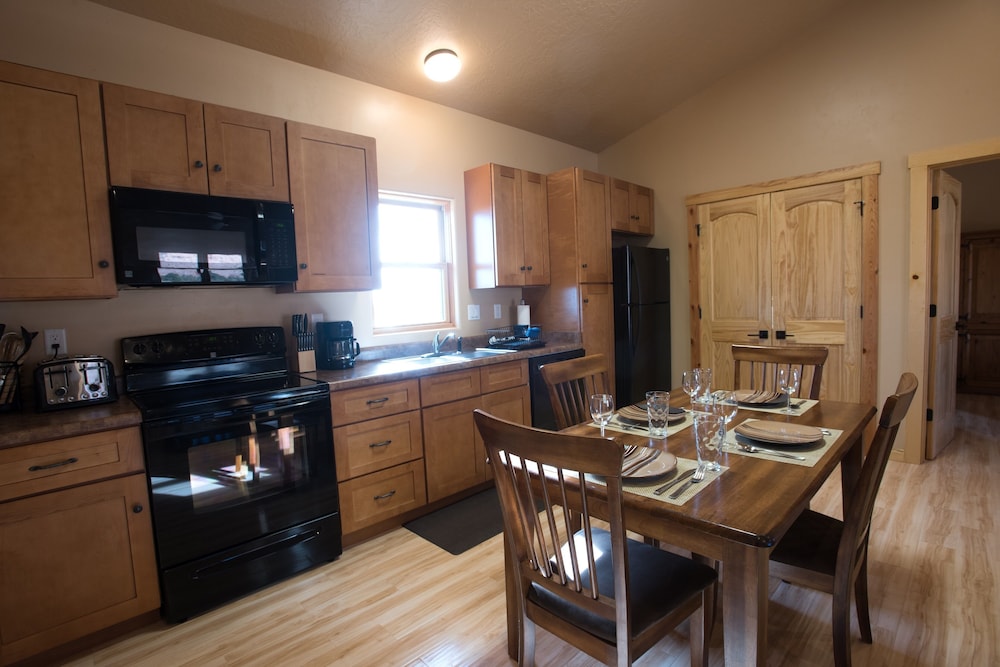 The Cabin At Purradise Near Best Friends Zion Bryce Lake Powell