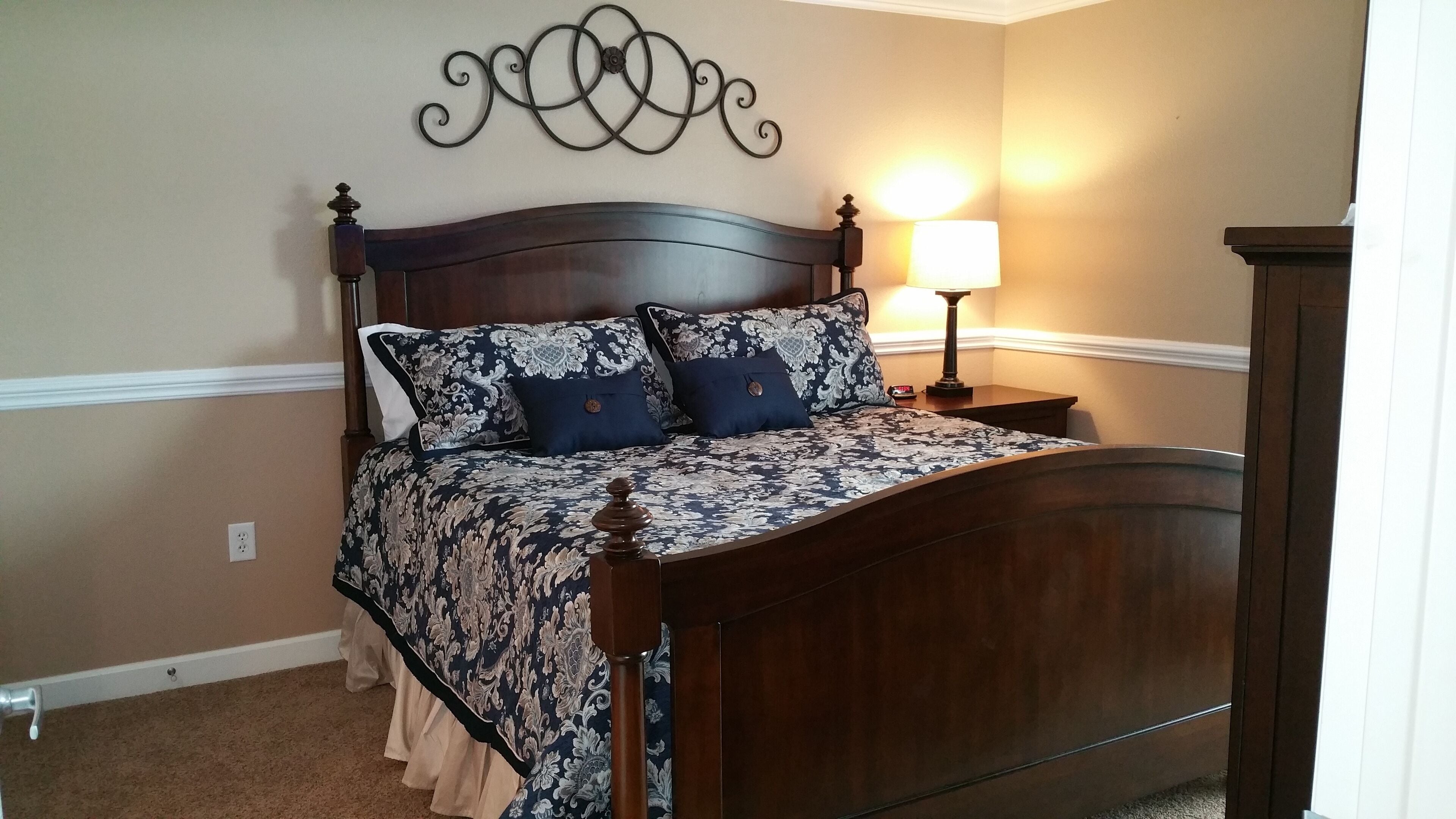 2 B/R Luxury Riverfront Condo/Perfect Location/New Furnishings/New Rental Unit in Sevierville, United States
