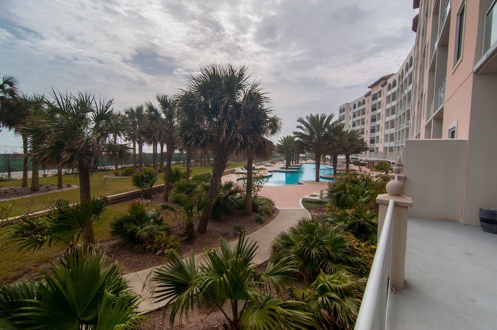 Diamond Beach Luxury Resort Condo Fit for a King II on the Beach in