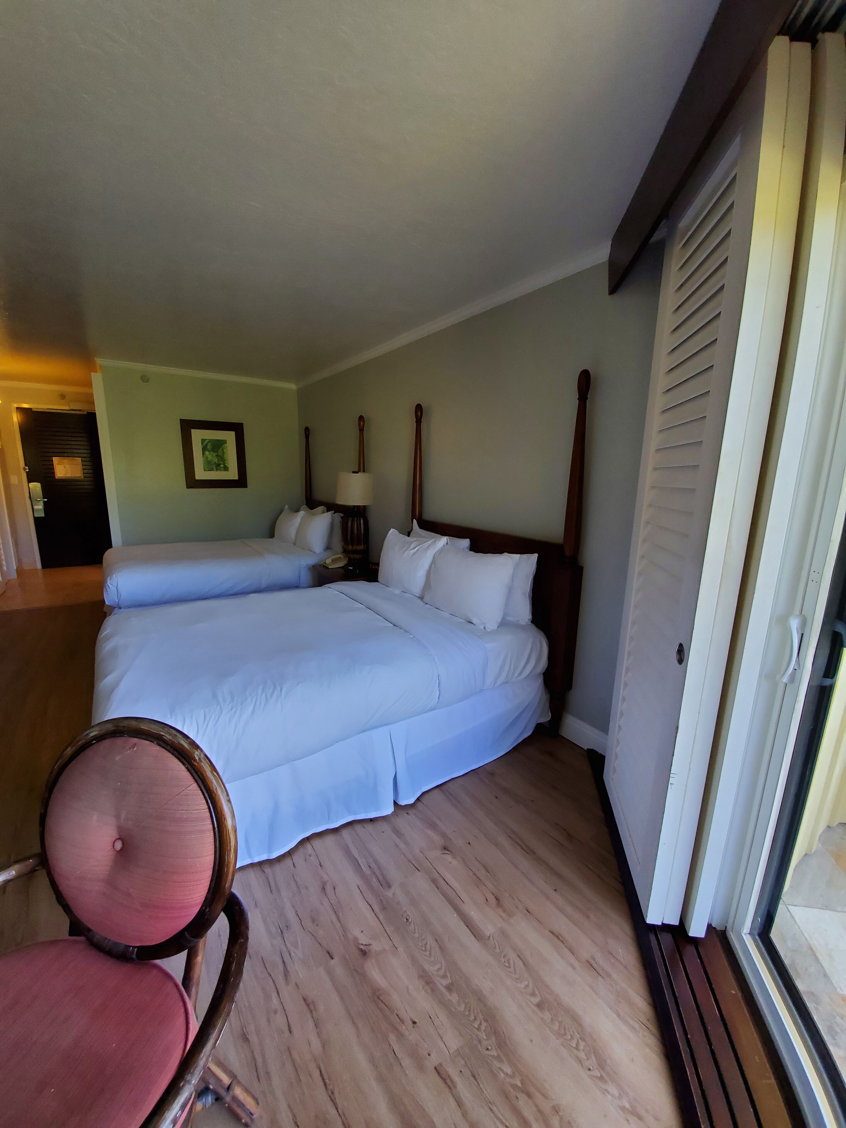 Ground Floor, Step to Pool/beach via Lanai, Renovated. 4 Beachfront Resort, in Lihue, United States