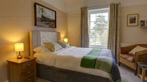 Iron/ironing board, free WiFi, linens