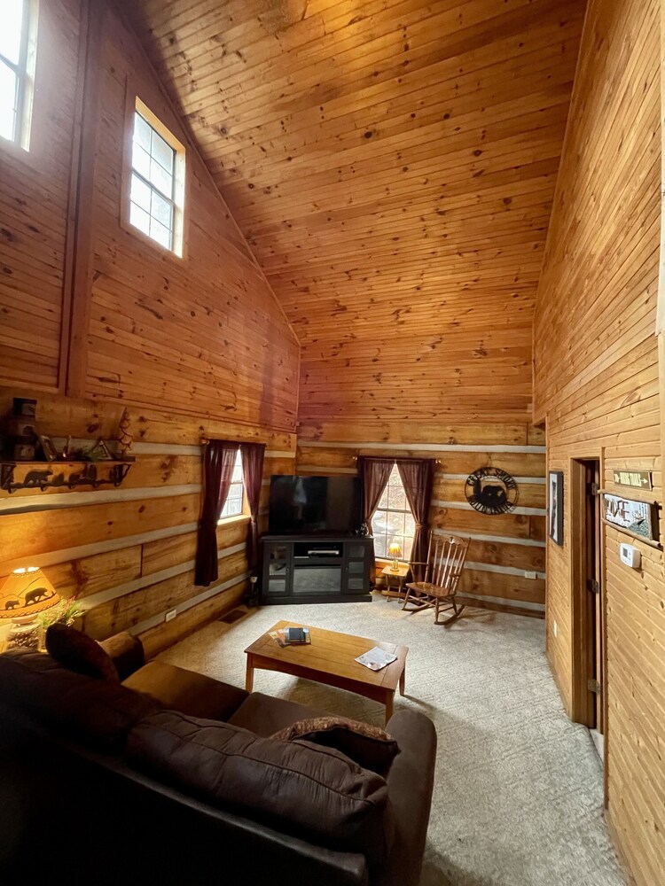 Spring is coming, imagine a smoky mountain vacation.  1 bedroom, 2 bath. 