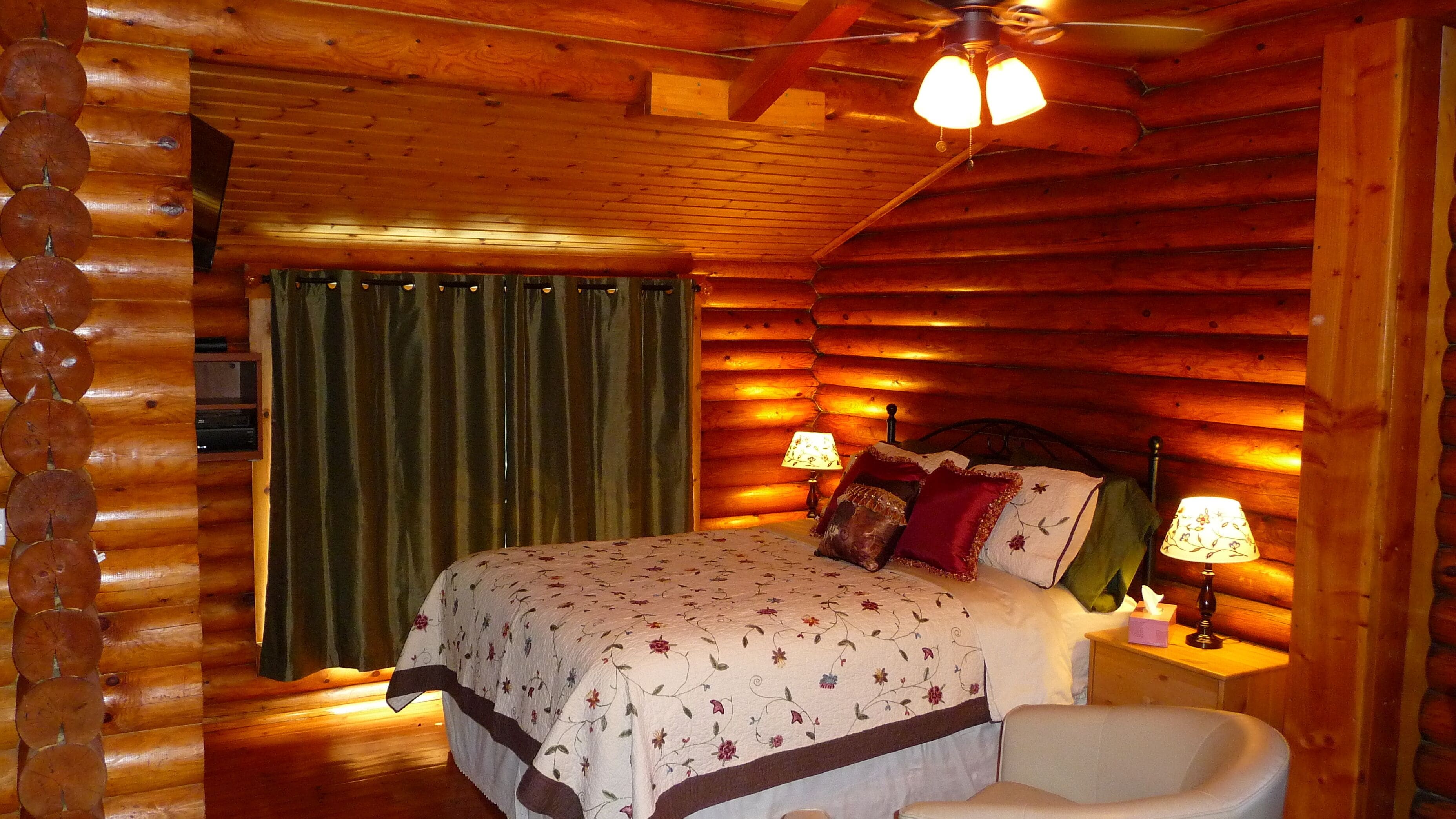 *NEW* COLEMAN CREEK, AUTHENTIC LOG CABIN + SPA IN FOREST. Thoroughly Disinfected in Julian, United States
