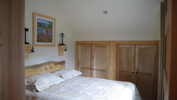 2 slaapkamers, een strijkplank/strijkijzer, wifi, beddengoed