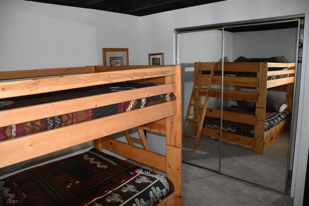 A Get Away Condo 2 Bedroom King Full Size Bunk Bed W Trundle A Get Away Condo 2 Bedroom King Full Size Bunk Bed W Trundle 0 Out Of 5