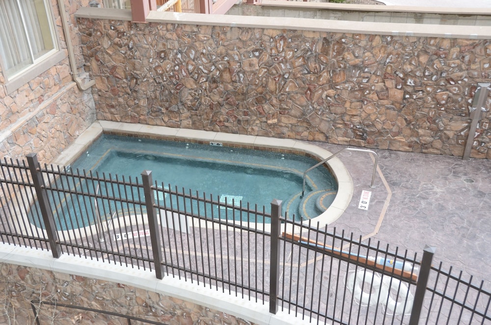 Newly renovated 775sqf 1 BDR  (adjacent to a studio 360sqf can be sold as 2 BDR)