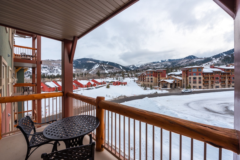 Newly renovated 775sqf 1 BDR  (adjacent to a studio 360sqf can be sold as 2 BDR)