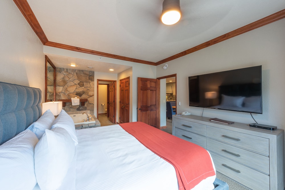 Newly renovated 775sqf 1 BDR  (adjacent to a studio 360sqf can be sold as 2 BDR)