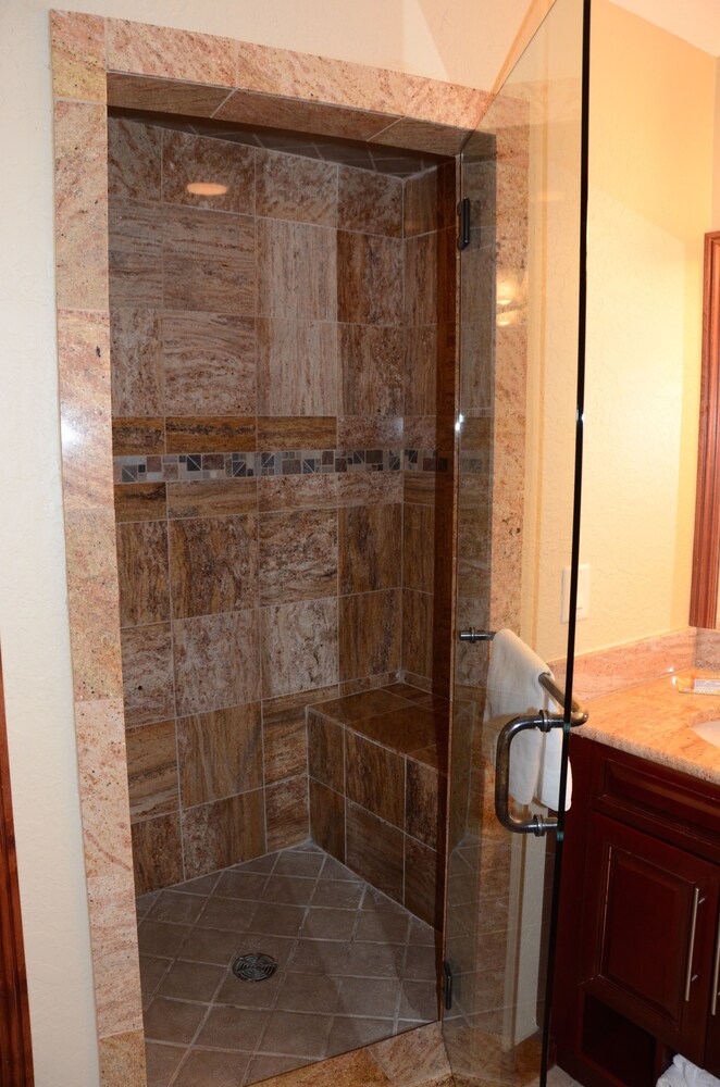 Newly renovated 775sqf 1 BDR  (adjacent to a studio 360sqf can be sold as 2 BDR)