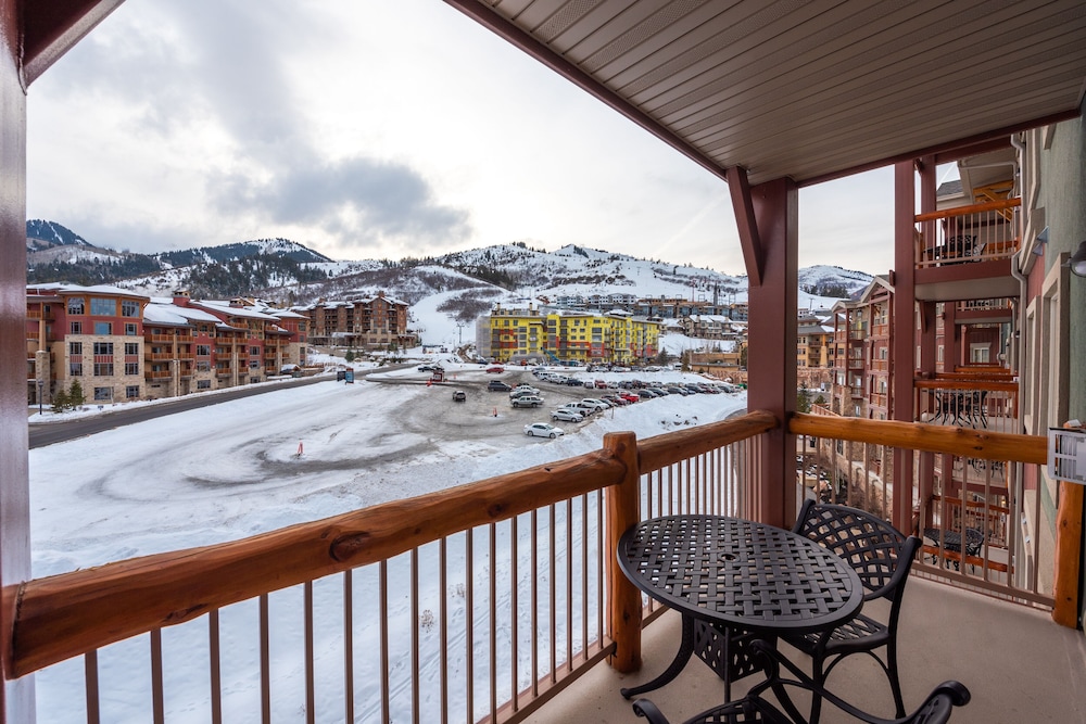 Newly renovated 775sqf 1 BDR  (adjacent to a studio 360sqf can be sold as 2 BDR)