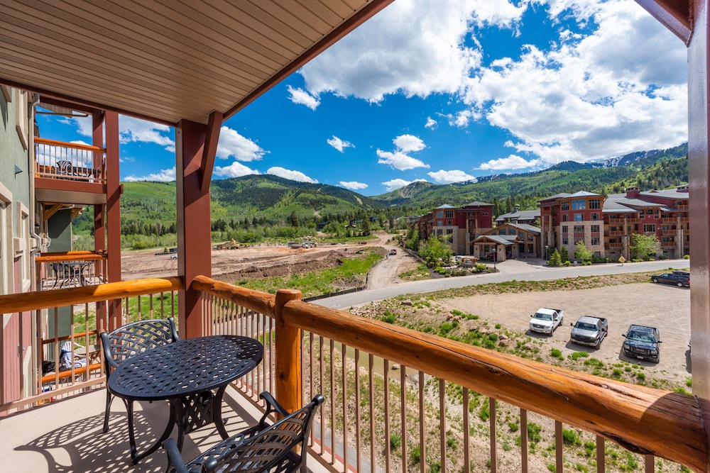 Newly renovated 775sqf 1 BDR  (adjacent to a studio 360sqf can be sold as 2 BDR)