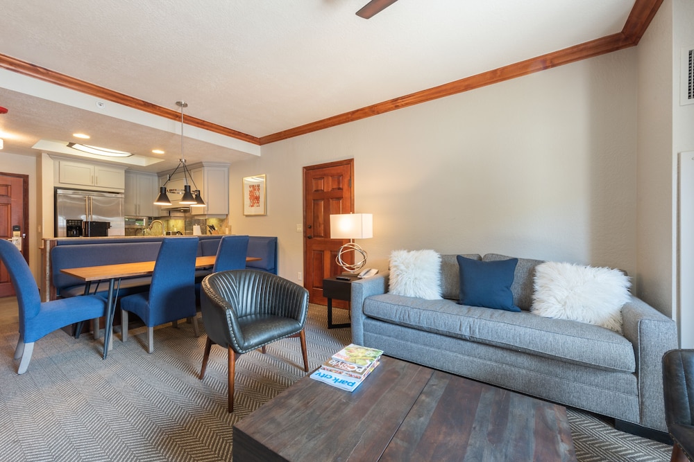 Newly renovated 775sqf 1 BDR  (adjacent to a studio 360sqf can be sold as 2 BDR)