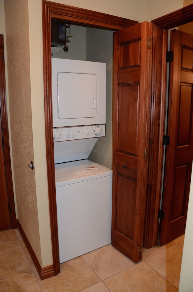 Newly renovated 775sqf 1 BDR  (adjacent to a studio 360sqf can be sold as 2 BDR)