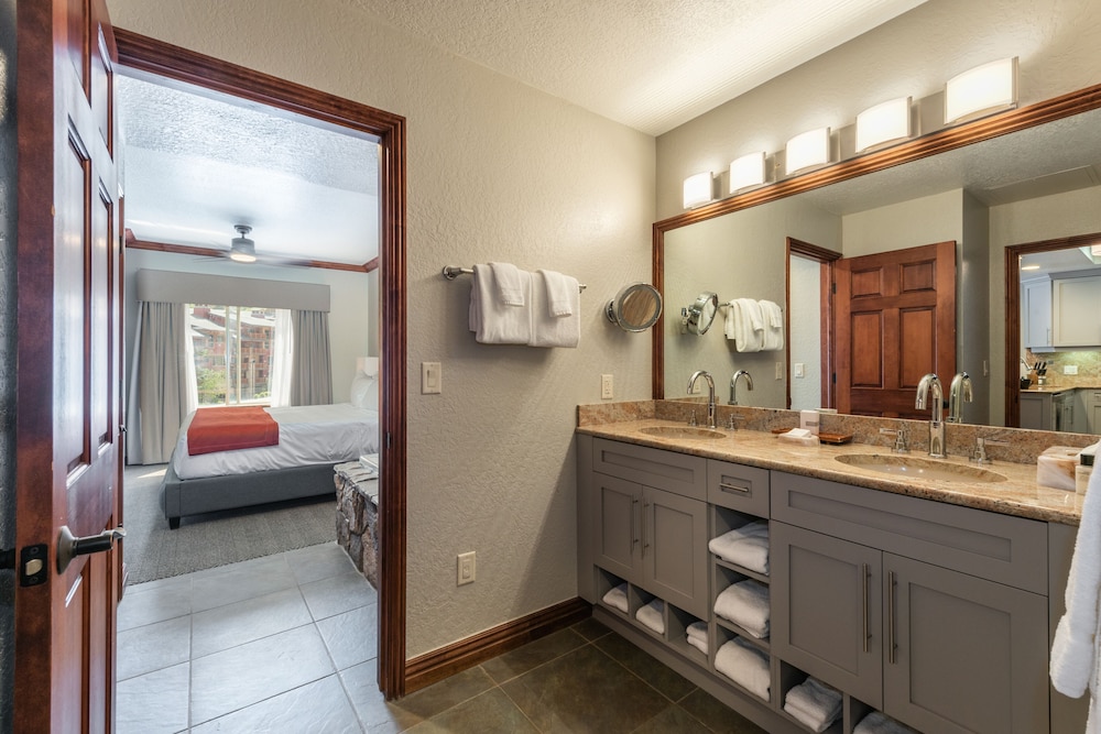 Newly renovated 775sqf 1 BDR  (adjacent to a studio 360sqf can be sold as 2 BDR)