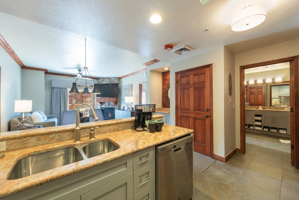 Newly renovated 775sqf 1 BDR  (adjacent to a studio 360sqf can be sold as 2 BDR)