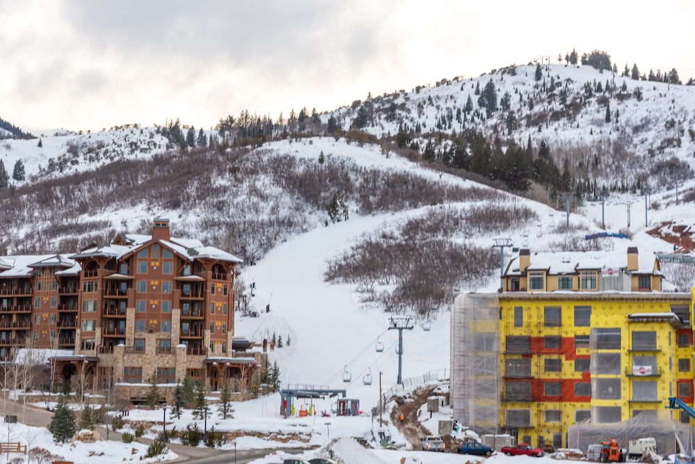 Newly renovated 775sqf 1 BDR  (adjacent to a studio 360sqf can be sold as 2 BDR)