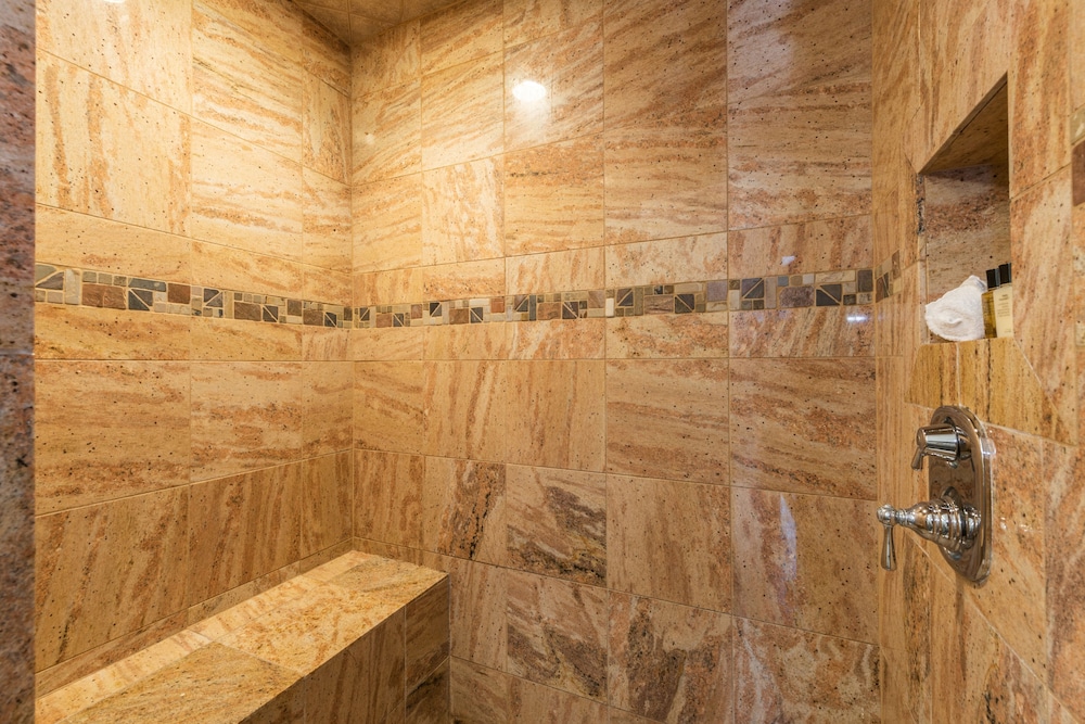 Newly renovated 775sqf 1 BDR  (adjacent to a studio 360sqf can be sold as 2 BDR)