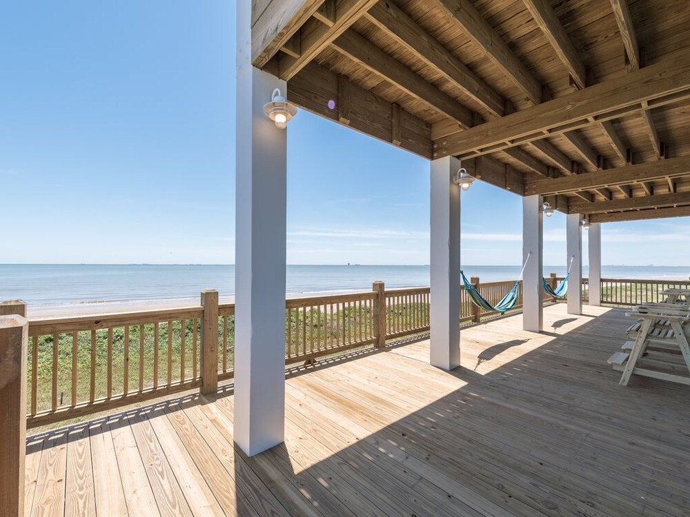 Beach Breeze, Beachfront, Linens, Dog Friendly, Fenced Yard