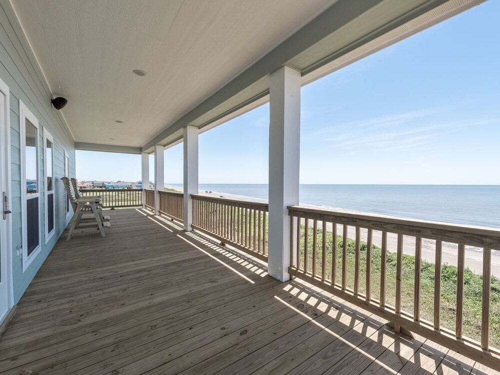 Beach Breeze, Beachfront, Linens, Dog Friendly, Fenced Yard