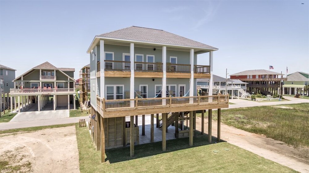 Beach Breeze, Beachfront, Linens, Dog Friendly, Fenced Yard