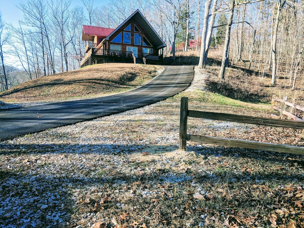 Yatesville Lake Premier Cabin Rental Best Vacation Home in Eastern KY in Louisa Best Rates