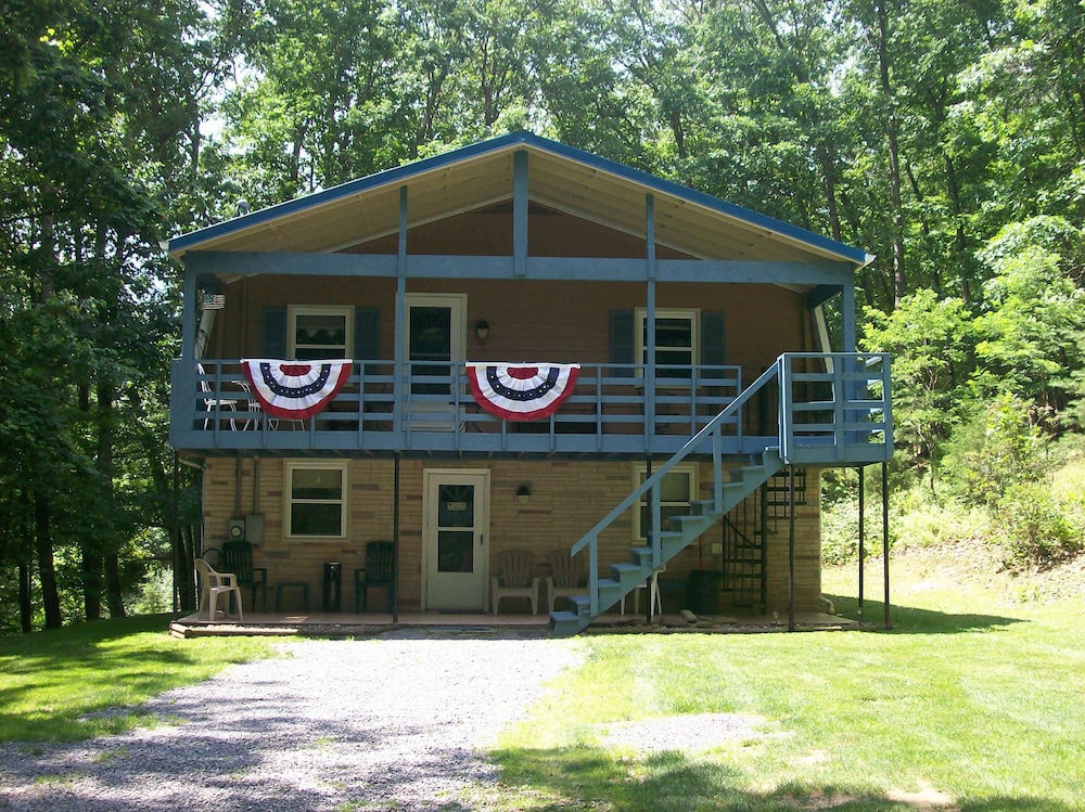 Secluded Pet Friendly Cabin At Smoke Hole Sleeps 10 With 5 Person