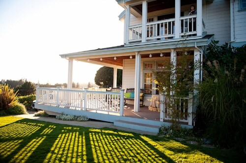 Aptos Hotels From 119 Hotel Deals Travelocity Private Guest Room With Attached Sun And Covered Deck