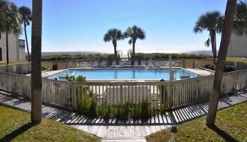 Beautiful Gulf Front Condo With Pool In St George Island Hotel Featured Image Guestroom