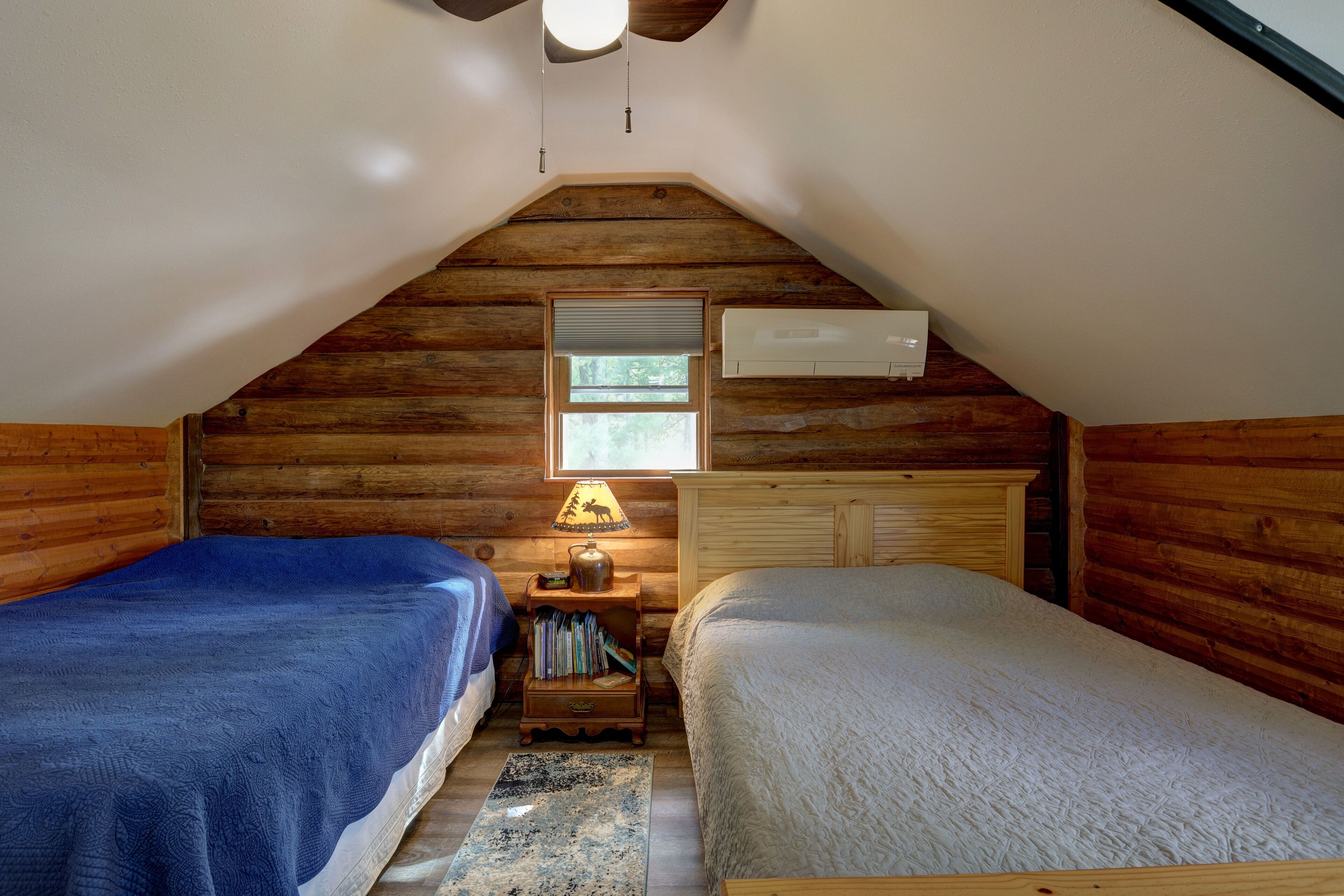 Renovated Waterfront Northwoods Cabin with Pontoon Boat and fire pit in Rhinelander, United States