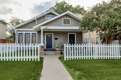 Hotels Near Dallas Zoo Top 10 By Bi Bungalow Walk To Arts Take Trolley Downtown Uptown