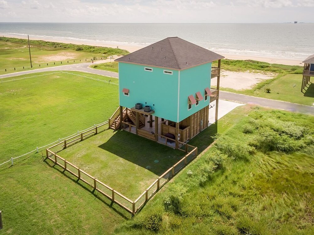 Nautibeach Cottage, Beach views Dog & Kid friendly Port Bolivar Vrbo