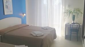 Una cassaforte in camera, una scrivania