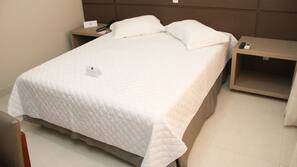 Roupas de cama premium, frigobar, cofres nos quartos, escrivaninha