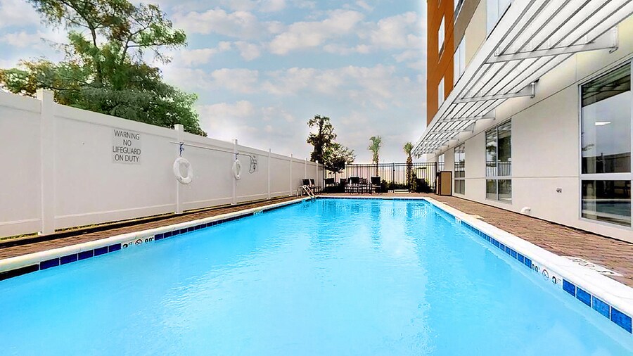 Holiday Inn Express & Suites Chalmette - New Orleans S