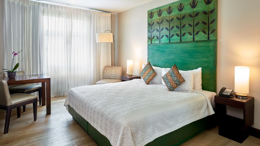 R Hotel Kingston