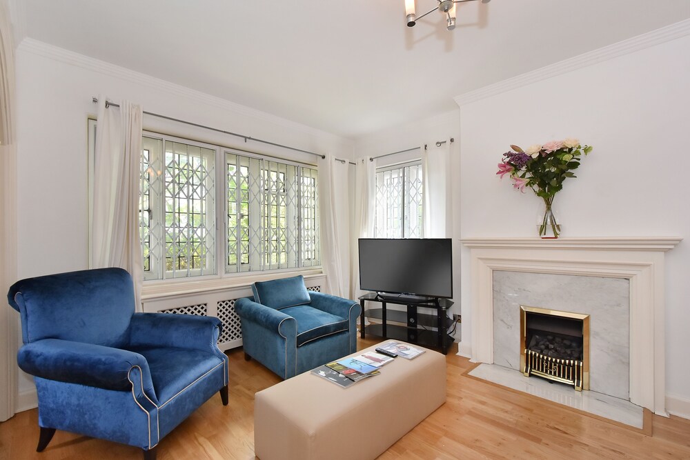 Amazing Chelsea South Kensington 3 Bedroom 2 Bathroom
